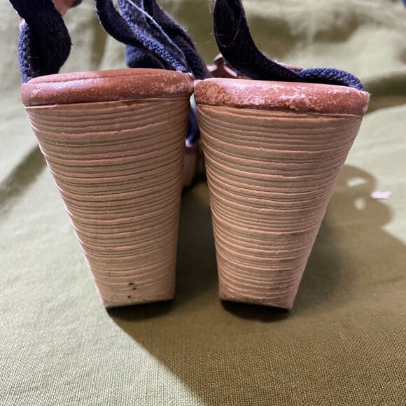 80s Vintage HighLights Blue Strappy Wedge Sandals with Rubber Sole Size 8 - Picture 10 of 10